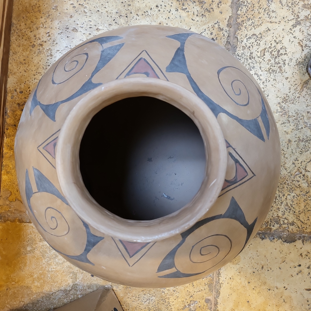 Vintage Southwestern Hand Made / Painted Pueblo Pottery 10"×12.5" - Picture 10 of 10